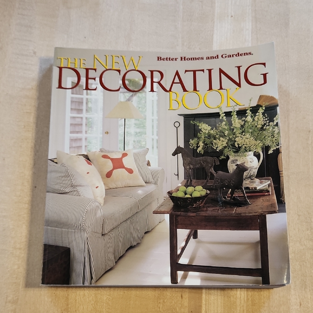 Better Homes and Gardens Decorating Book - Soft Bound